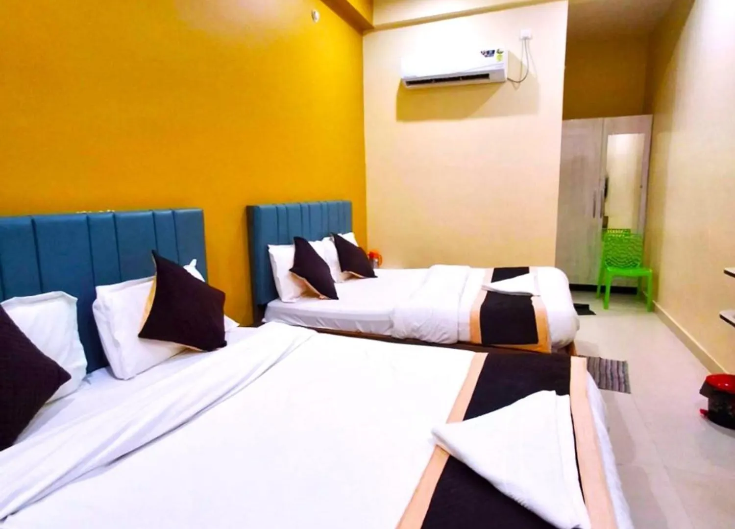 Hotel Medhya Grand Inn Near Shri Kashi Vishwanath Temple Varanasi - Prime Location With Luxury And Spacious Room - Book Now Homestay